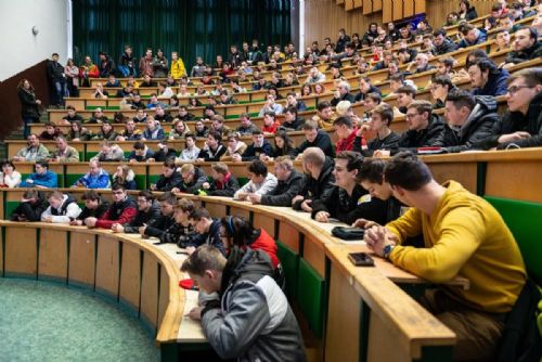 Foto: Kraj udělí stipendia nejlepším studentům
