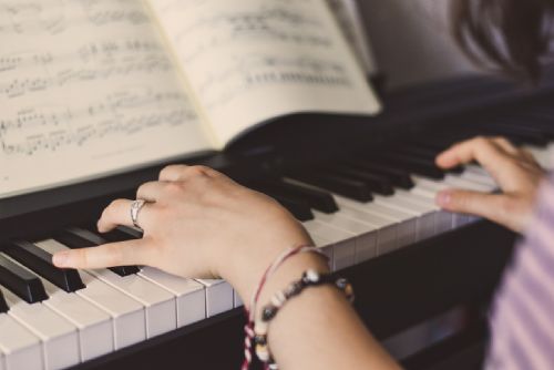 Foto: Kraj začíná podporovat vzdělání mladých uměleckých talentů