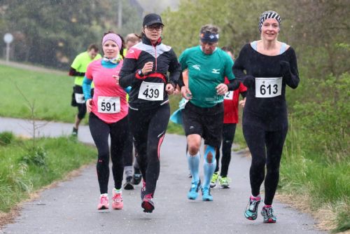 Foto: Krajský půlmaraton startuje ve Škodalandu, přinese dopravní omezení