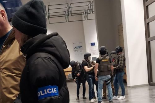 Foto: Kvůli údajné střelbě na univerzitě jsou obviněni dva studenti