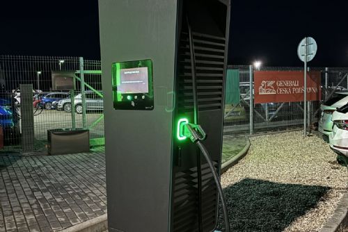 Foto: Langmatz CZ dodal zemní zásuvkovou skříň pro veřejnou dobíjecí stanici Alpitronic Hypercharger