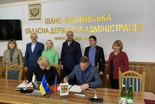 Foto: Memorandum o partnerství s ukrajinským regionem stvrzeno 