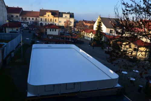 Foto: Města v kraji lákají obyvatele na venkovní kluziště