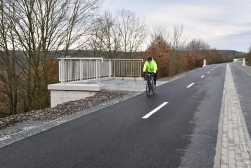 Foto: Město dokončilo stavbu další části železniční cyklostezky Plzeň – Chrást 