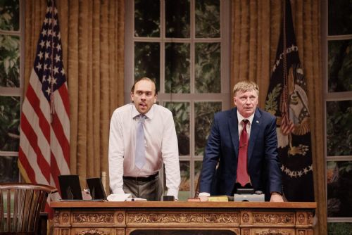 Foto: Michal Dlouhý jako americký prezident, i Václav Hudeček. To jsou esa červnové Besedy