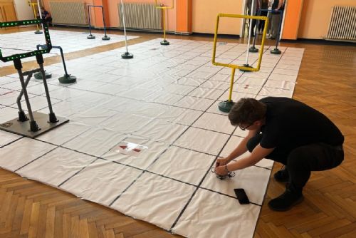Foto: Mladí dronaři ze středních škol soutěžili v Klatovech