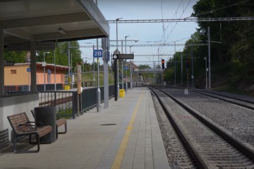 Foto: Modernizace stanice Pačejov skončila, opravená budova se otevře do konce roku 