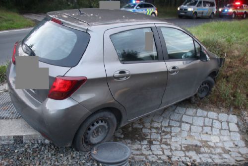 Foto: Na červená světla vjel u Boru na přejezd a boural. Opilý a s drogami 