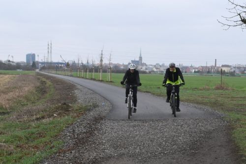Foto: Na cyklisty letos čekají v Plzni nové stezky i stojany