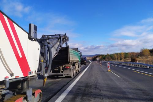 Foto: Na dálnici u Rokycan končí oprava