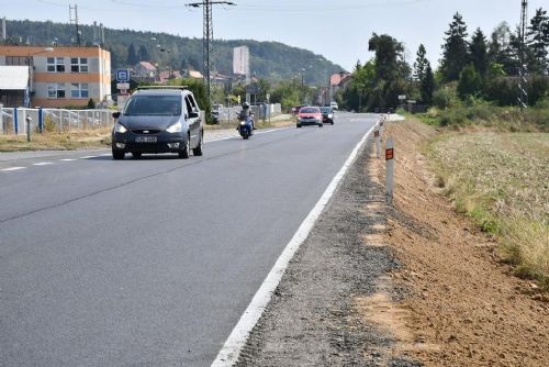 Foto: Na komunikaci V Radčicích se vrací plný provoz, vznikla tu nová zastávka