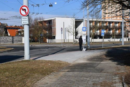 Foto: Na Nové Hospodě vznikly zastávky pro novou linku MHD. Vyjede v pondělí