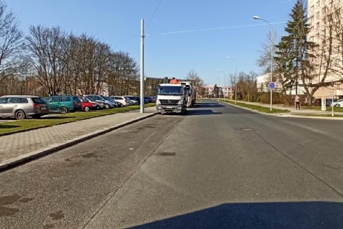 Foto: Na parkovišti pro nákladní auta na Borech budou parkovat osobáky