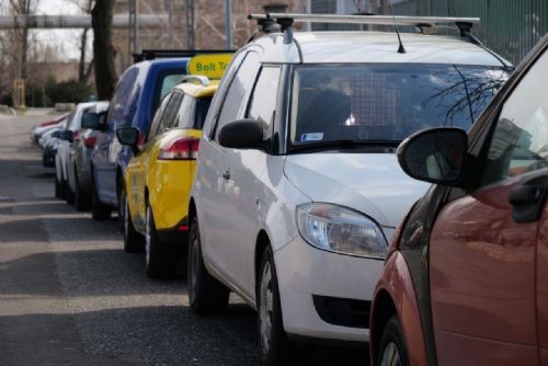 Foto: Na Rokycansku kradli autobaterie, půjdou k soudu