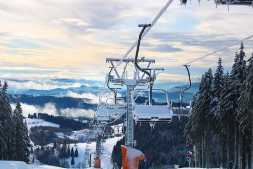 Foto: Na Špičáku se přes výkyvy počasí lyžuje na 6,5 kilometrech sjezdovek