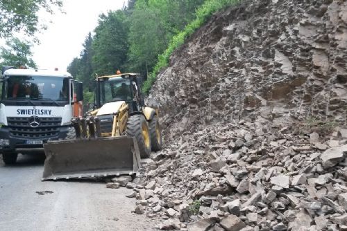 Foto: Na šumavskou silnici podél Otavy se opět vrací provoz