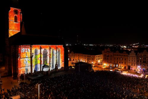 Foto: Na světelné loutky v Plzni se přišly podívat tisíce lid