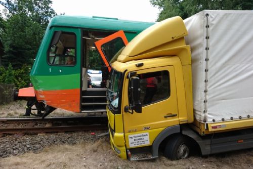 Obrázek - Nehoda rychlíku s kamionem u Kaznějova přerušila dopoledne provoz na trati Plzeň - Most