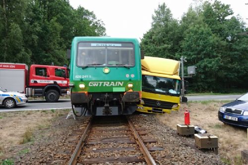 Obrázek - Nehoda rychlíku s kamionem u Kaznějova přerušila dopoledne provoz na trati Plzeň - Most