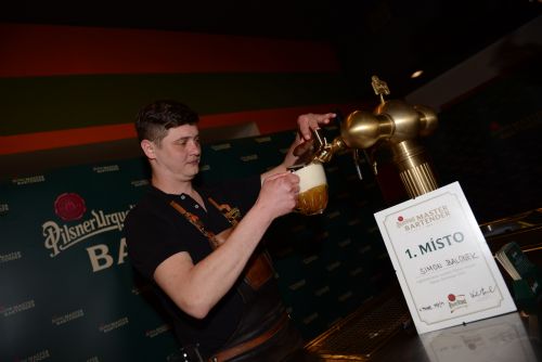 Foto: Nejlepším výčepním plzeňského piva za rok 2019 se stal Simon Balonek
