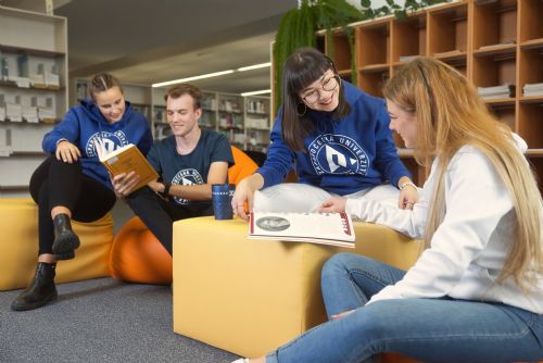 Foto: Některé fakulty ZČU stále přijímají přihlášky ke studiu