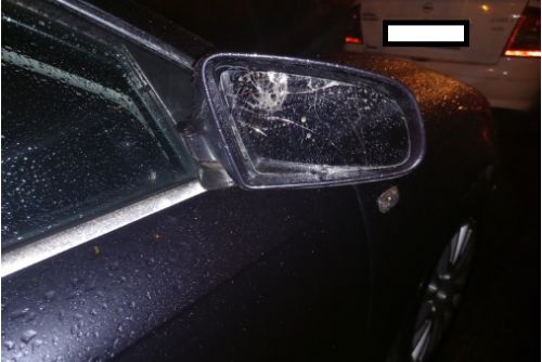 Foto: Neznámý pachatel poškodil v Plzni šest zaparkovaných aut