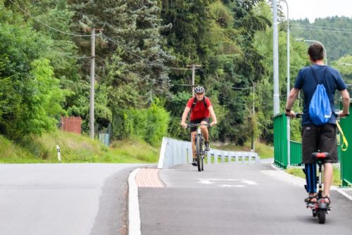 obrázek:Nová cyklostezka byla otevřena v ulici Na Roudné