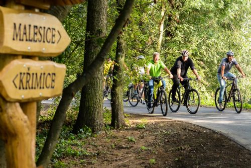 Foto: Nová cyklostezka podél Mže z Křimic do Malesic už slouží cyklistům