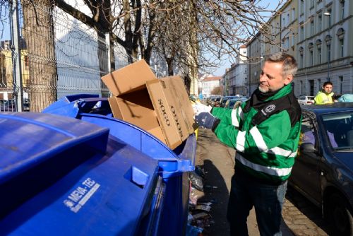 Foto: Nová služba Čisté Plzně douklidí místa s nejvíce odpadky