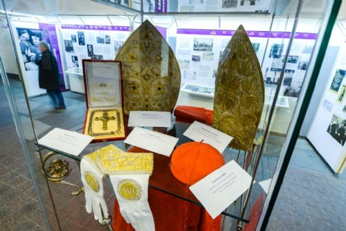 Foto: Nová výstava v Plzni přibližuje kardinála Josefa Berana