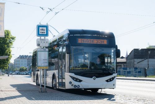 Foto: Nový škodovácký trolejbus zahájil testy v ulicích Plzně