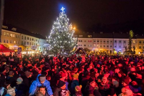 Foto: Obce mohou soutěžit o nejkrásnější vánoční strom