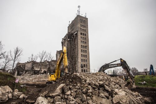 Foto: Obce v kraji se chtějí zbavit ruin