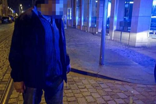 Foto: Opilec řval na lidi v tramvaji. Nadýchal 5,5 promile