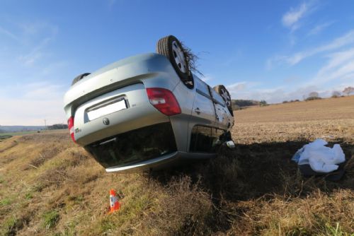 Foto: Osmdesátiletá řidička si u Staňkova spletla brzdu s plynem