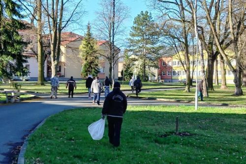 Foto: Pacienti psychiatrické nemocnice uklízeli Dobřany