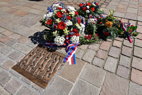 Pamětní deska připomíná události 21. srpna 1968 v Plzni
