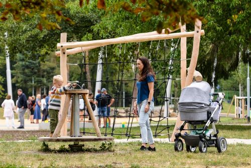 Foto: Park za OC Plzeň Plaza se otevře veřejnosti v novém