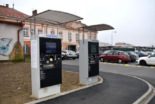 Foto: Parkoviště u CAN bude od pondělí zpoplatněno