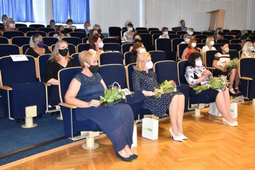 Foto: Pedagogové a zaměstnanci plzeňských škol získali ocenění