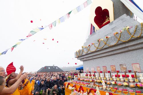 Foto: Písečné duny, buddhistická stúpa. Na Plzeňsku můžete zažít exotiku