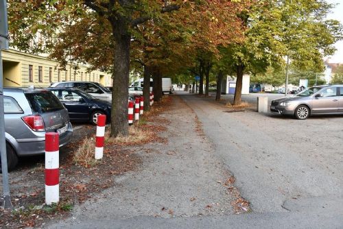 Foto: Plocha před zimním stadionem projde proměnou k lepšímu