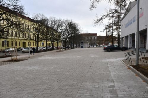 Foto: Plzeň nově upravila plochu před zimním stadionem 