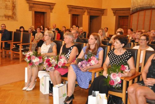 Foto: Plzeň ocenila učitele. Letos vévodilo poděkování za pomoc ukrajinským dětem