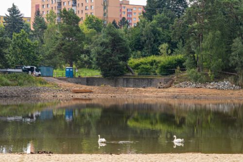 Foto: Plzeň opravuje přeliv Šídlovského rybníka  