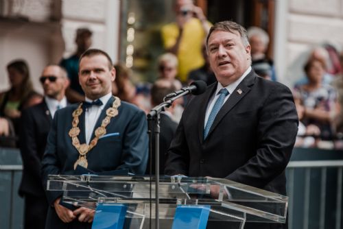 Foto: Plzeň si s ministrem zahraničí USA Pompeem připomněla osvobození