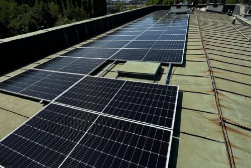 Foto: Plzeň spouští městské fotovoltaické elektrárny, ročně chce ušetřit až 15 milionů