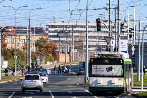 Foto: Šumavská a Goethova se zavřely autům