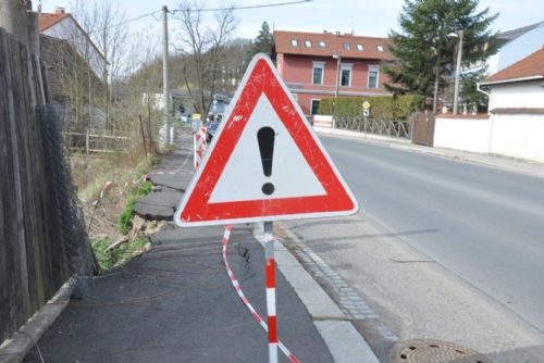 Foto: Plzeň vybuduje opěrnou zeď v ulici Na Roudné. Akce omezí dopravu