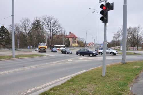Foto: V pátek začíná oprava značně vytížené křižovatky na Karlovarské